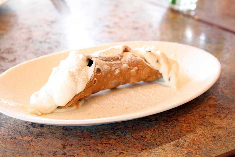 Cannoli dessert